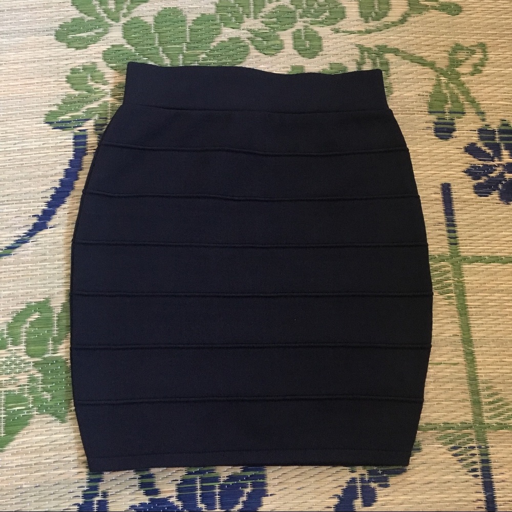 Black Pleaded Pencil Skirt - BodyCon